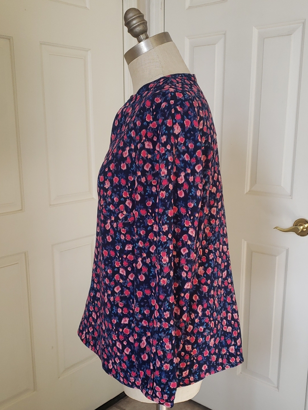 J.Crew Navy Pink Floral Split V-Neck Crepe Blouse Balloon Sleeve Size S - Picture 4 of 12